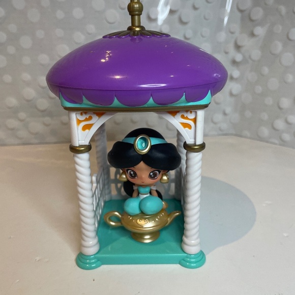 👀2 for $20- Disney Princess 🧞‍♂️Jasmine with Disney Store Aladdin Gazebo - Picture 1 of 13